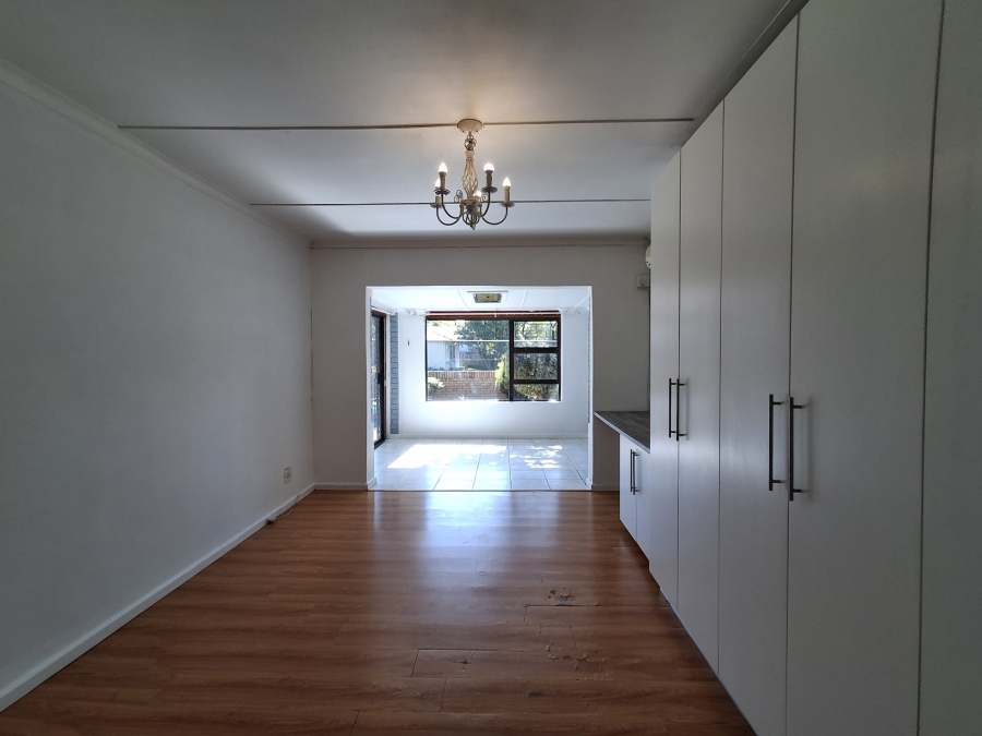 4 Bedroom Property for Sale in Nahoon Valley Park Eastern Cape
